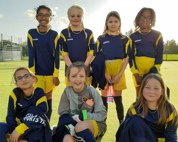 Year 6 girls reach semi-finals in 5-a-side football